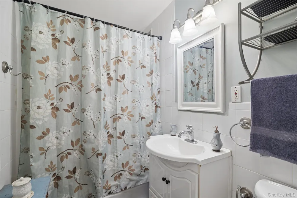 101 Clinton Avenue #3H Mineola, NY 11501