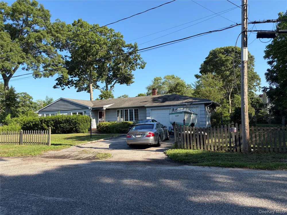 22 Yerk Avenue Ronkonkoma, NY 11779