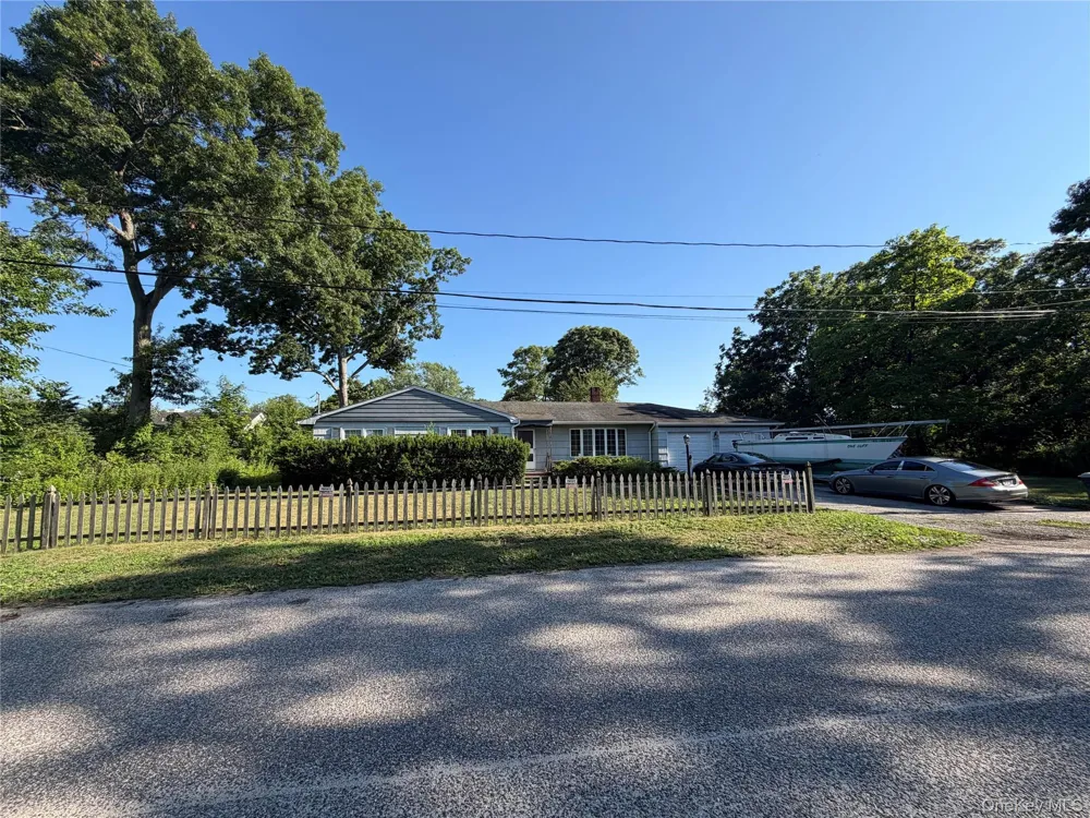 22 Yerk Avenue Ronkonkoma, NY 11779