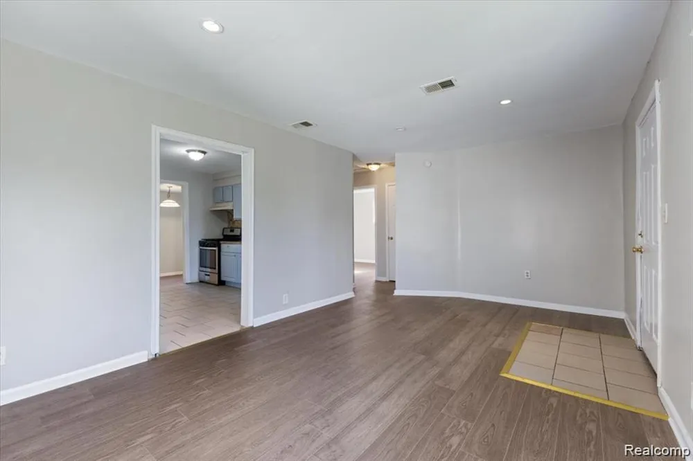 26076 Colgate Street Wayne City, MI 48141