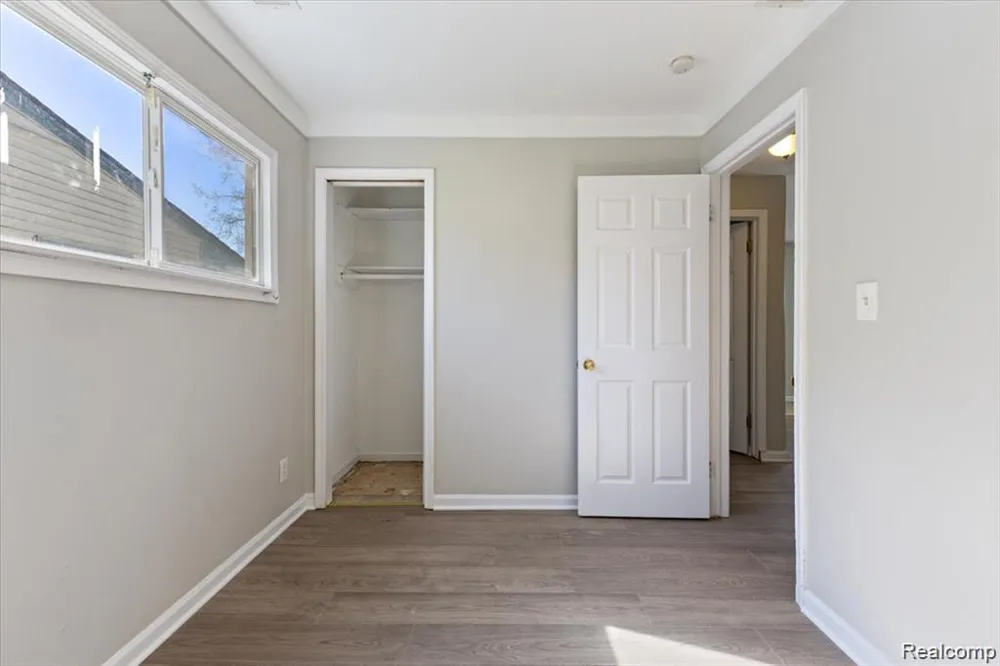 26076 Colgate Street Wayne City, MI 48141
