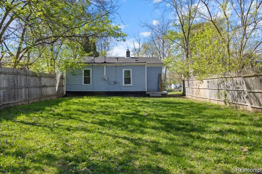 26076 Colgate Street Wayne City, MI 48141