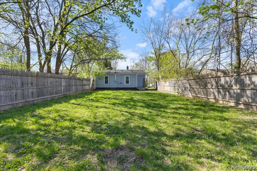 26076 Colgate Street Wayne City, MI 48141