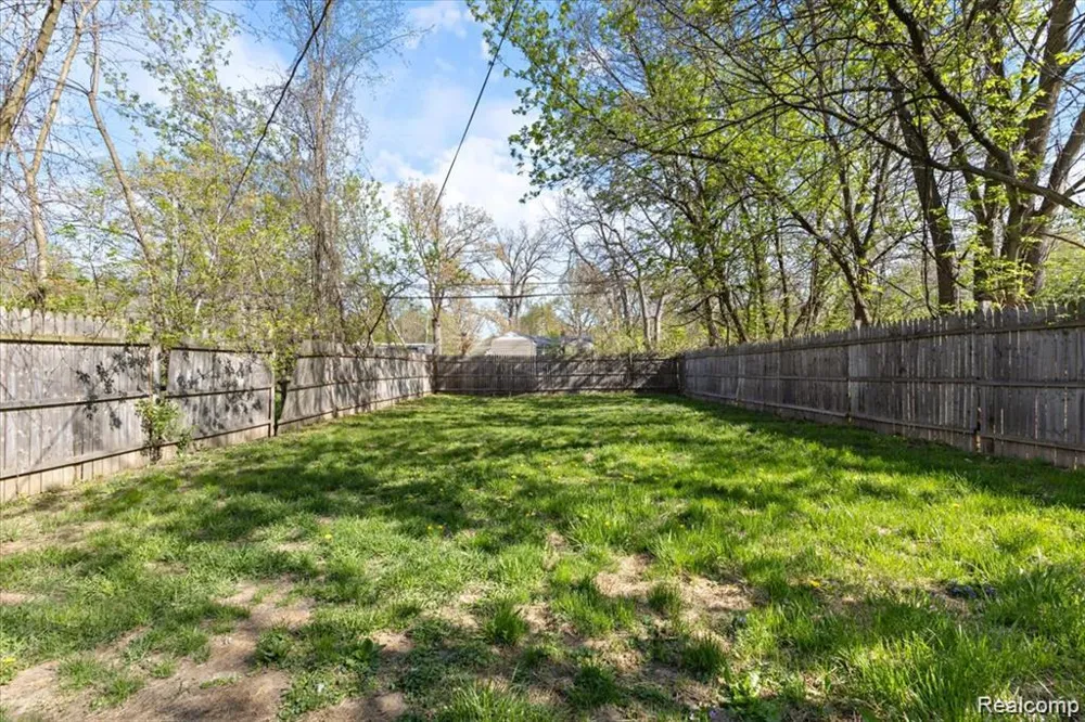 26076 Colgate Street Wayne City, MI 48141