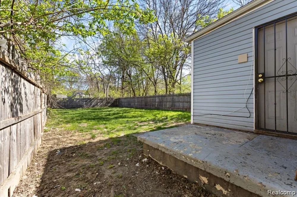 26076 Colgate Street Wayne City, MI 48141