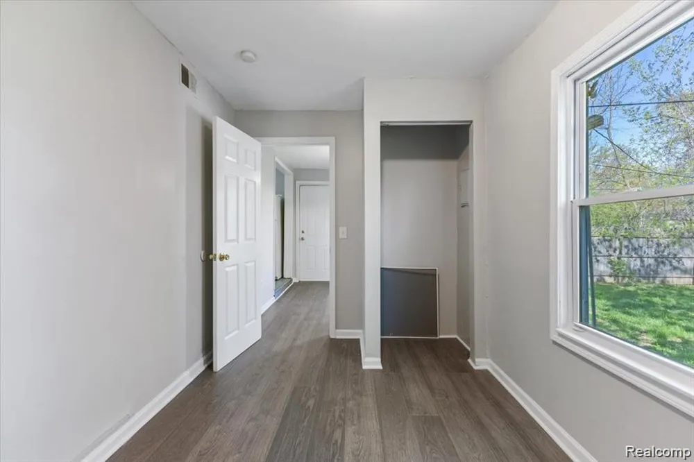26076 Colgate Street Wayne City, MI 48141