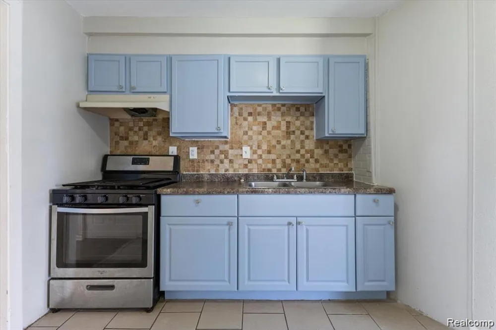 26076 Colgate Street Wayne City, MI 48141