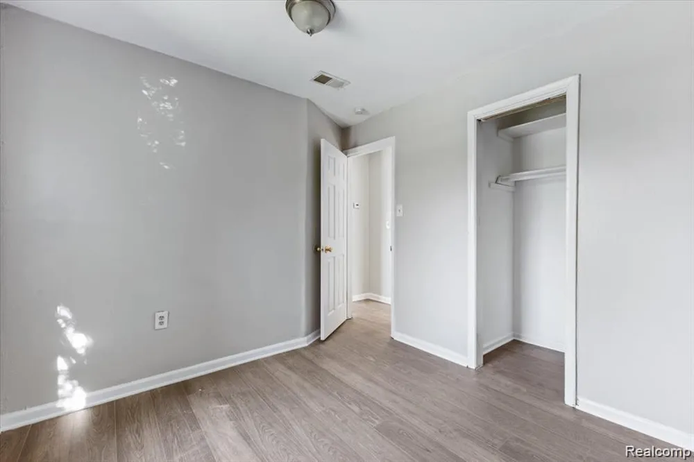 26076 Colgate Street Wayne City, MI 48141
