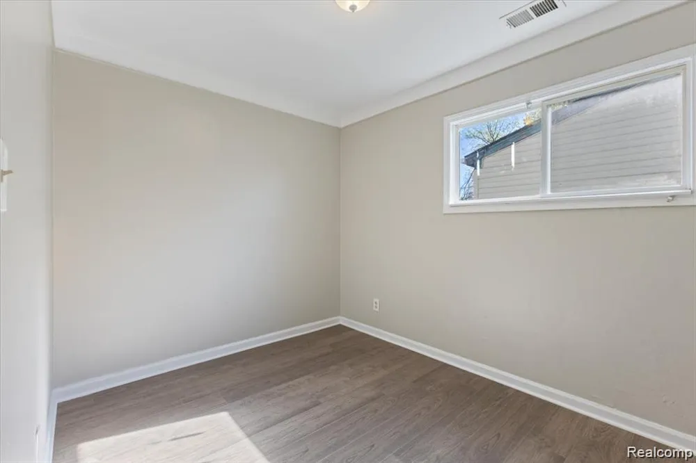 26076 Colgate Street Wayne City, MI 48141