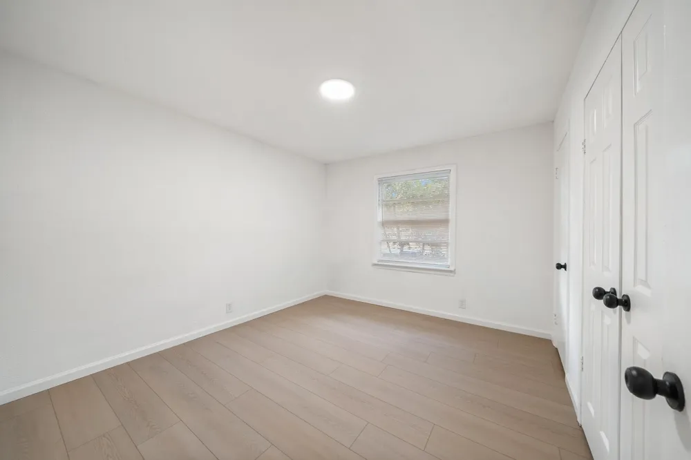 402 E Linda Drive Garland, TX 75041