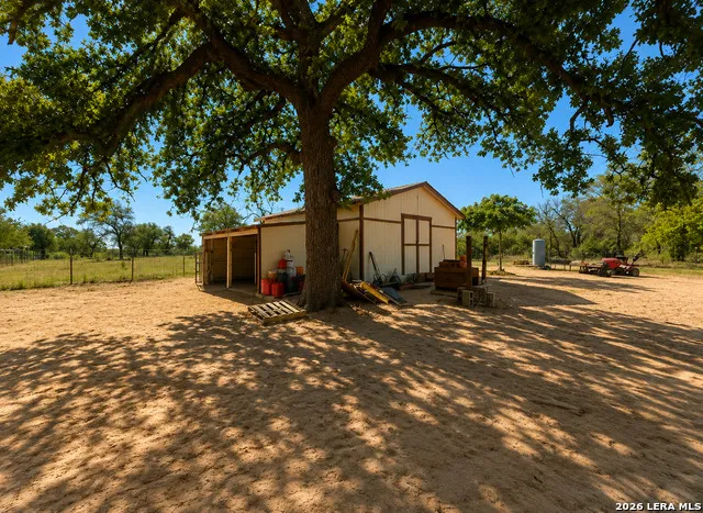 366 Ranch Rd Somerset, TX 78069