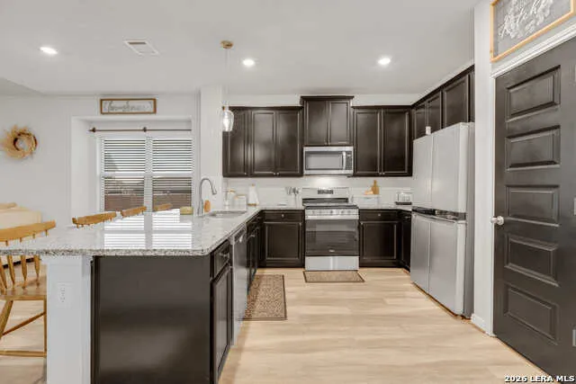 4902 OXBOW BND St Hedwig, TX 78152