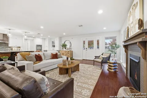 304 HUB DR