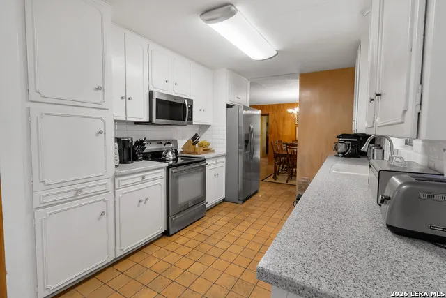 911 E Inez St Beeville, TX 78102