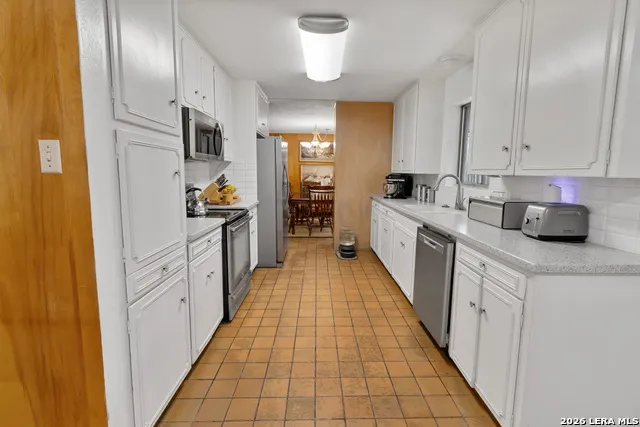 911 E Inez St Beeville, TX 78102
