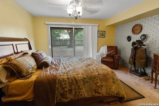 911 E Inez St Beeville, TX 78102