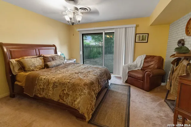911 E Inez St Beeville, TX 78102