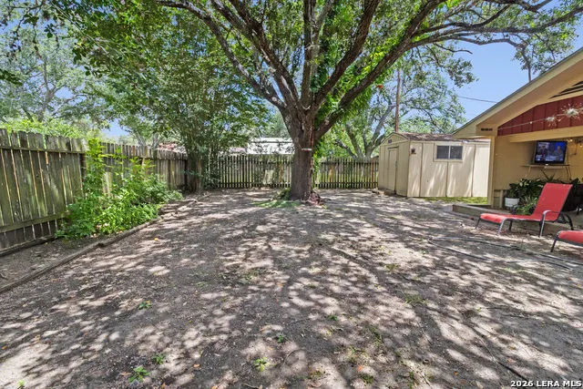 911 E Inez St Beeville, TX 78102