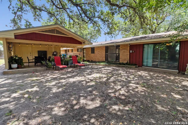 911 E Inez St Beeville, TX 78102