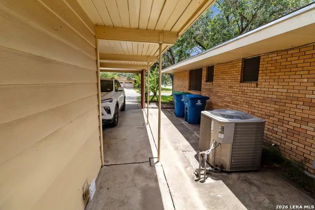 911 E Inez St Beeville, TX 78102