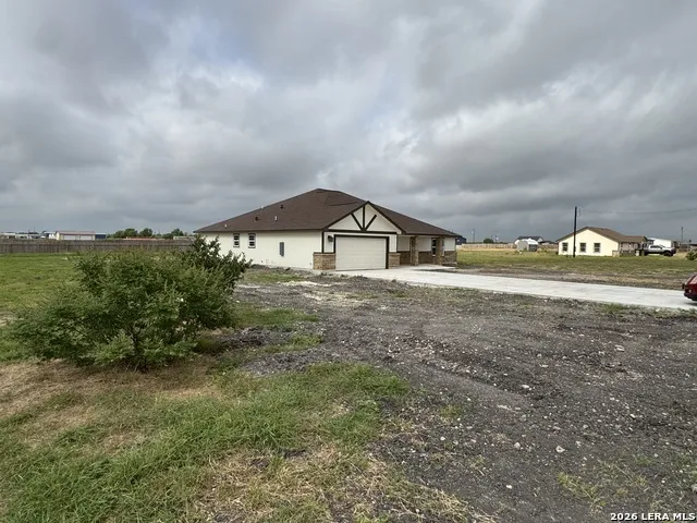 472 County Rd. 679 Natalia, TX 78059
