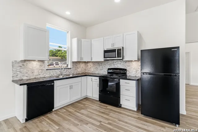 1130 Hidden Fawn Unit 3 Canyon Lake, TX 78133