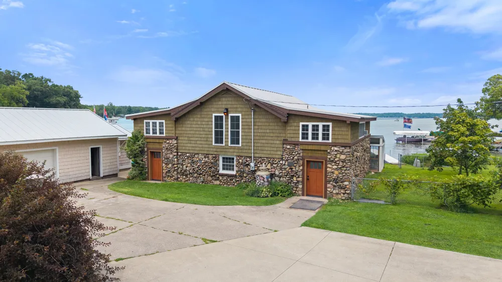 20214 Detente Road White Pigeon Township, MI 49099