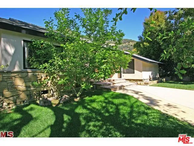 2001 COLDWATER CANYON DRIVE Beverly Hills, CA 90210