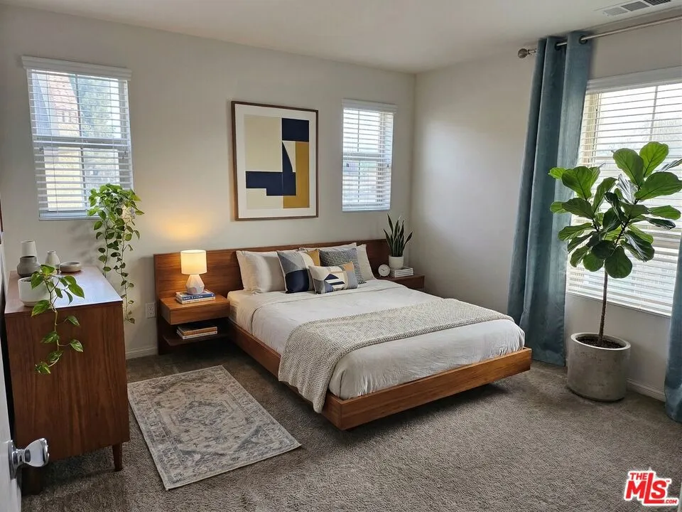 7256 Cherry Lane Van Nuys, CA 91405