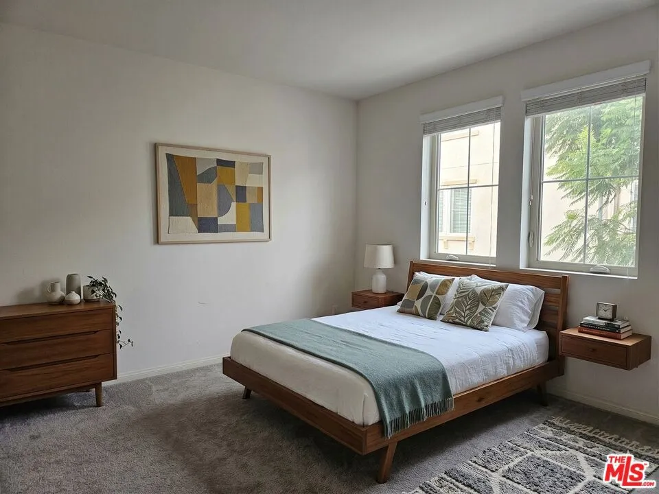 7256 Cherry Lane Van Nuys, CA 91405