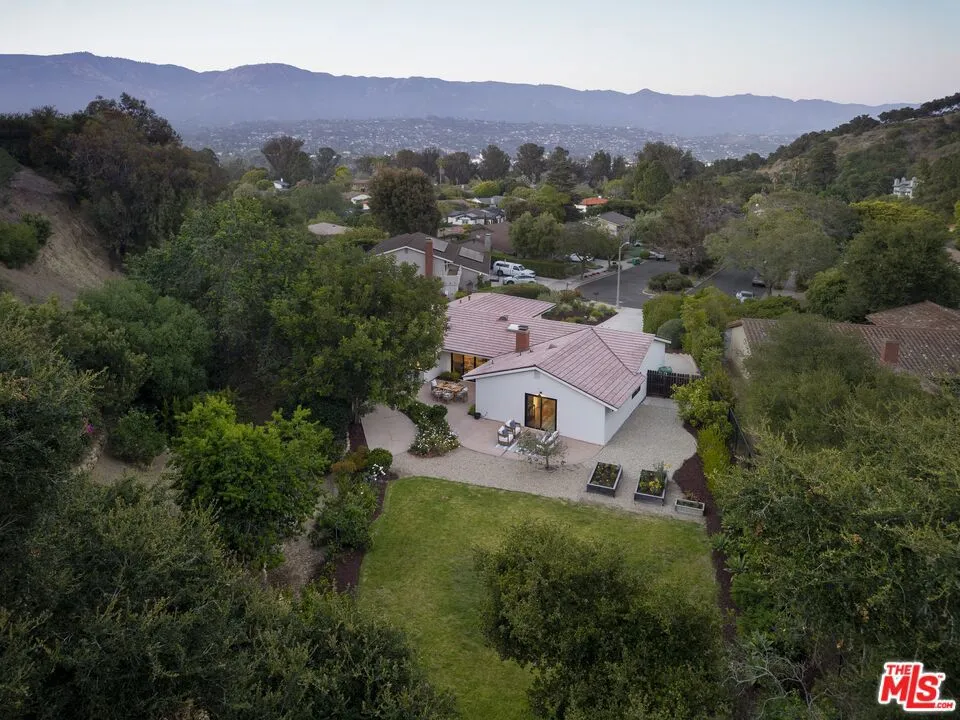 1102 Plaza Del Monte Santa Barbara, CA 93101