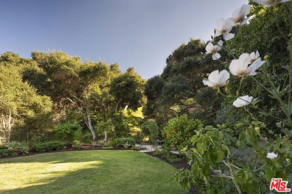 1102 Plaza Del Monte Santa Barbara, CA 93101