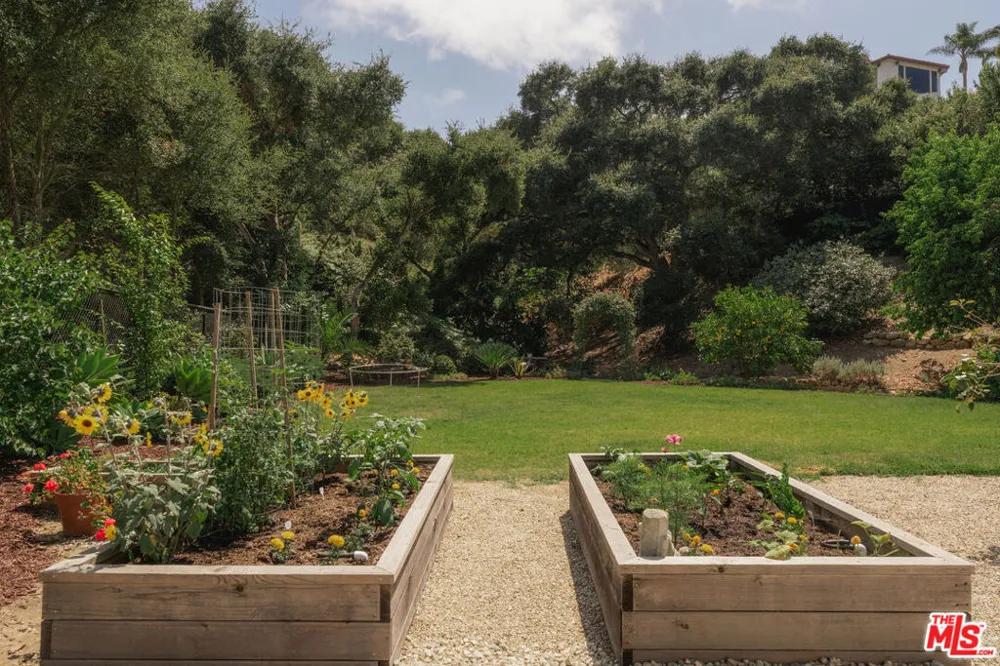 1102 Plaza Del Monte Santa Barbara, CA 93101
