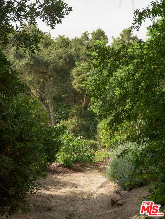 1102 Plaza Del Monte Santa Barbara, CA 93101