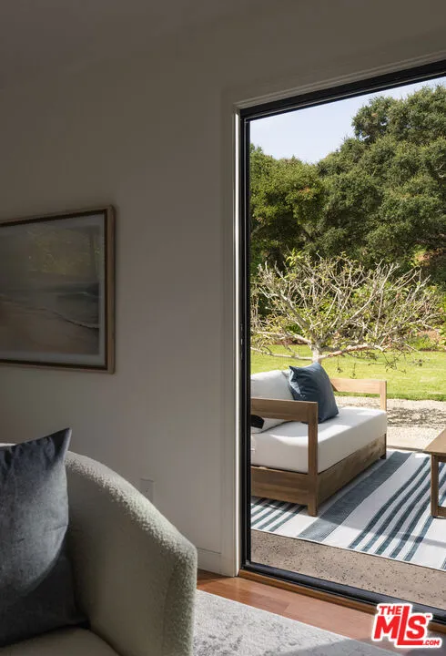 1102 Plaza Del Monte Santa Barbara, CA 93101