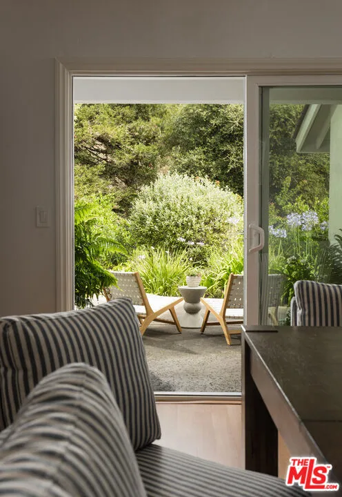 1102 Plaza Del Monte Santa Barbara, CA 93101