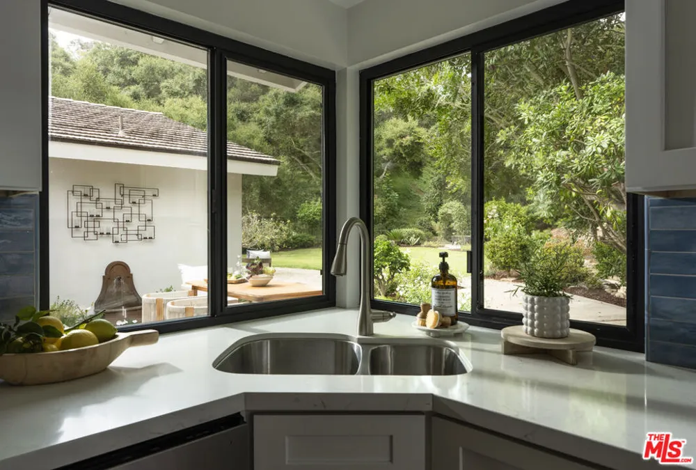 1102 Plaza Del Monte Santa Barbara, CA 93101