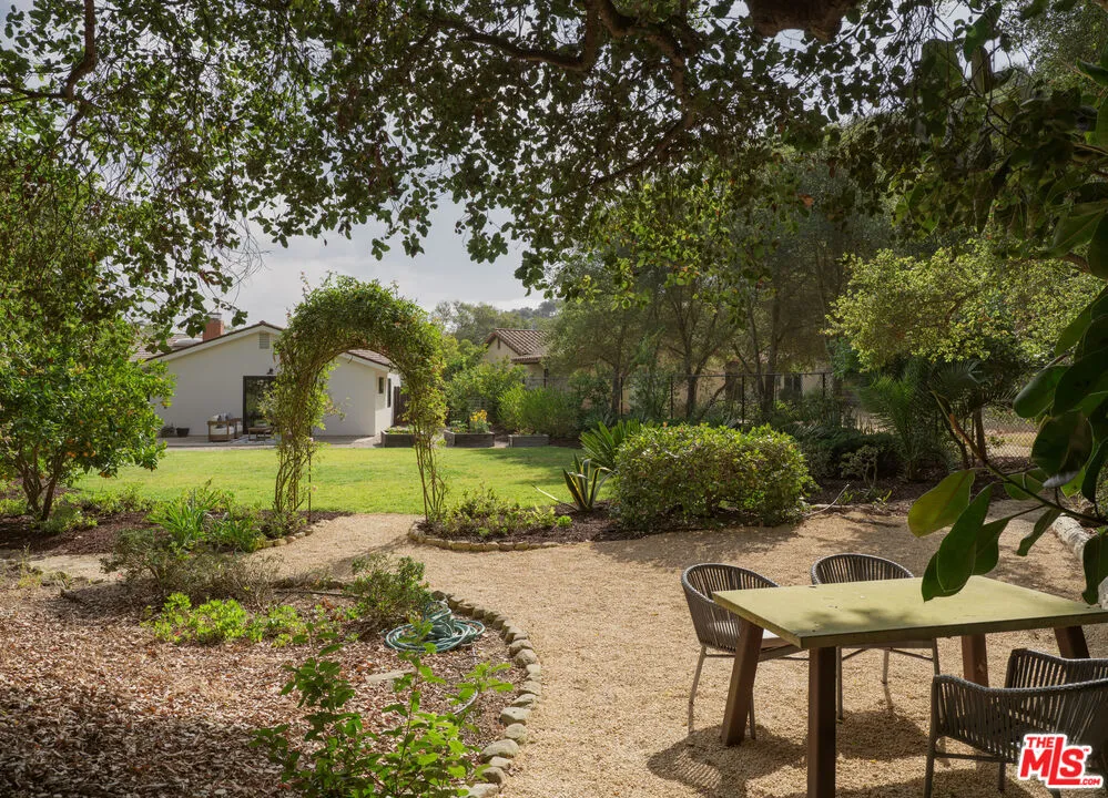 1102 Plaza Del Monte Santa Barbara, CA 93101