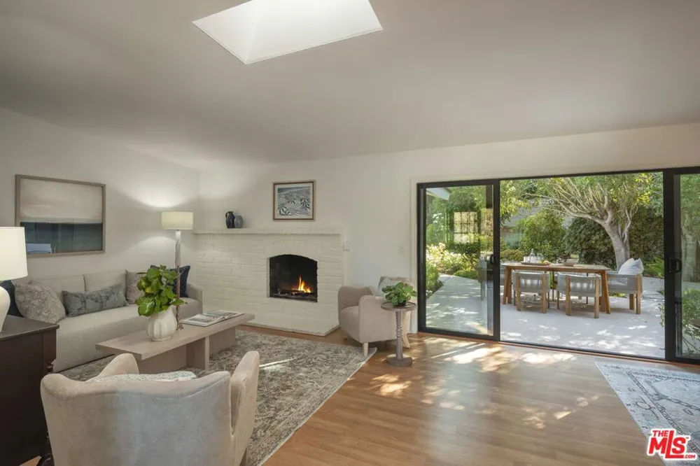 1102 Plaza Del Monte Santa Barbara, CA 93101