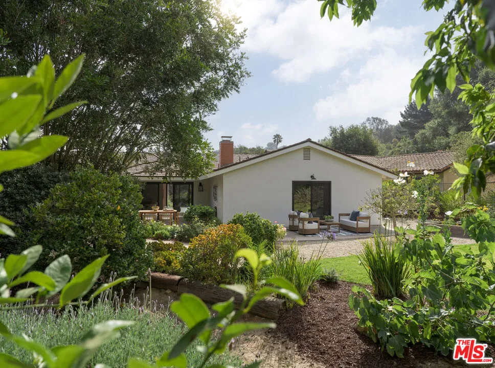 1102 Plaza Del Monte Santa Barbara, CA 93101