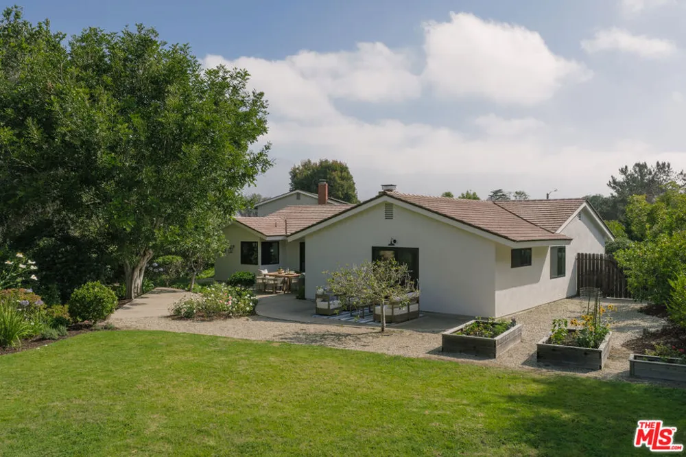 1102 Plaza Del Monte Santa Barbara, CA 93101
