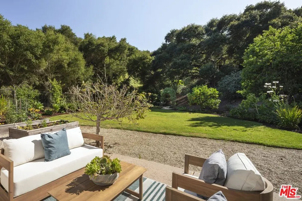 1102 Plaza Del Monte Santa Barbara, CA 93101