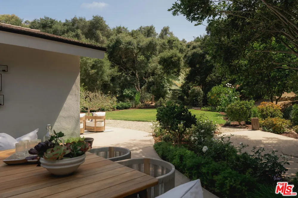 1102 Plaza Del Monte Santa Barbara, CA 93101