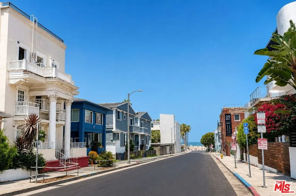36 Navy Street #3 Venice, CA 90291