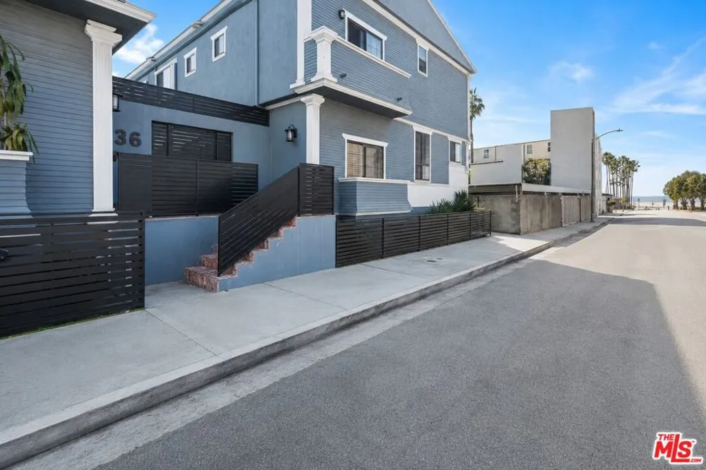 36 Navy Street #3 Venice, CA 90291