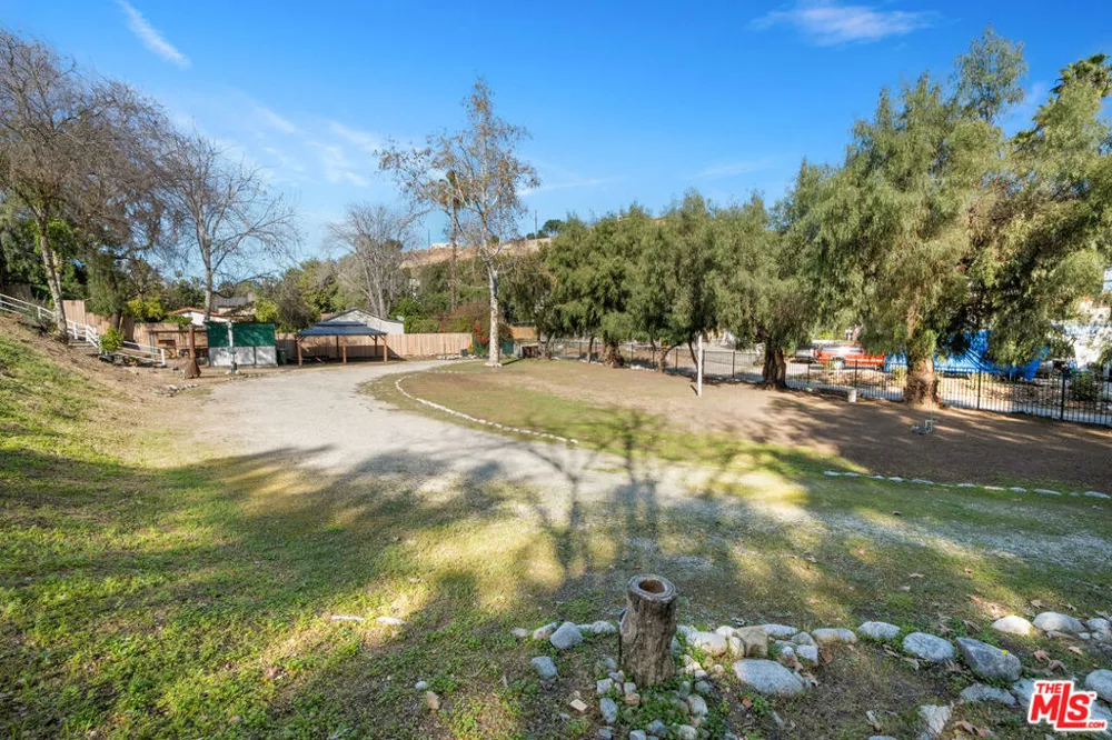 10311 Wheatland Avenue Sunland, CA 91040