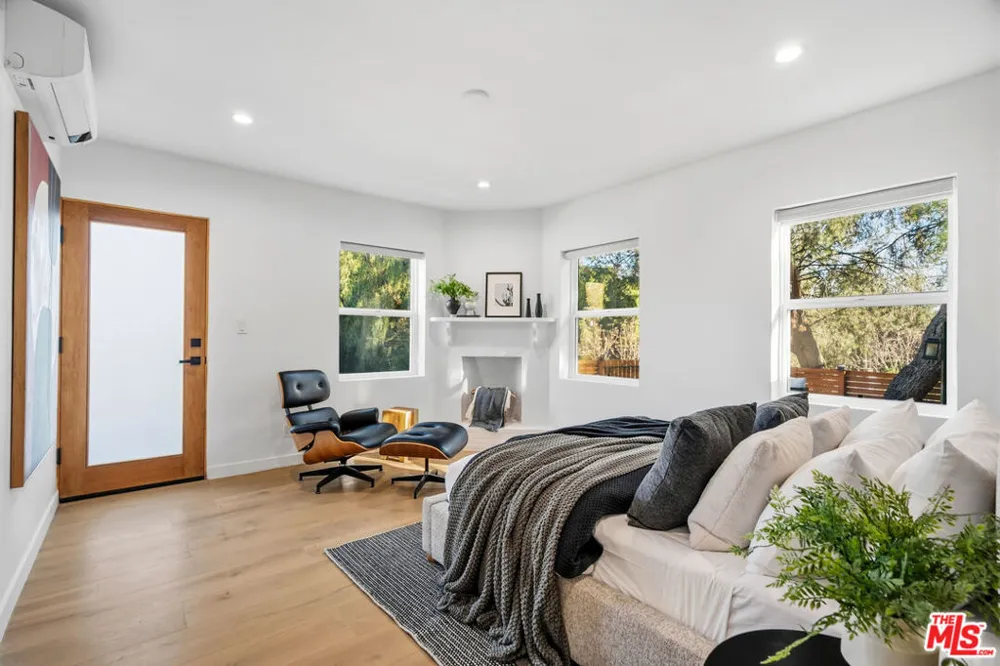 10311 Wheatland Avenue Sunland, CA 91040