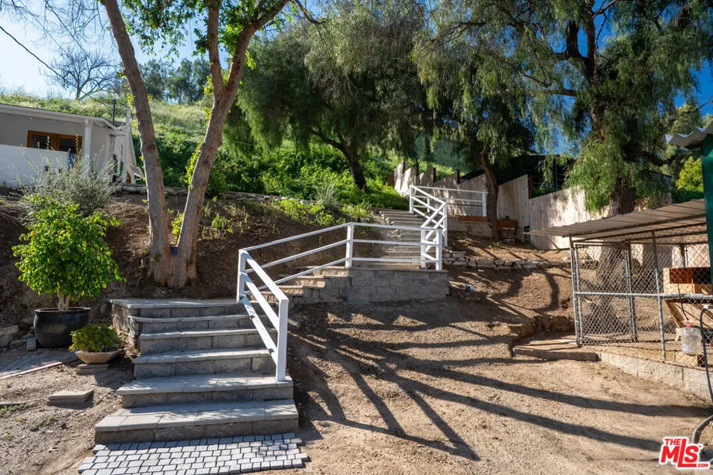 10311 Wheatland Avenue Sunland, CA 91040