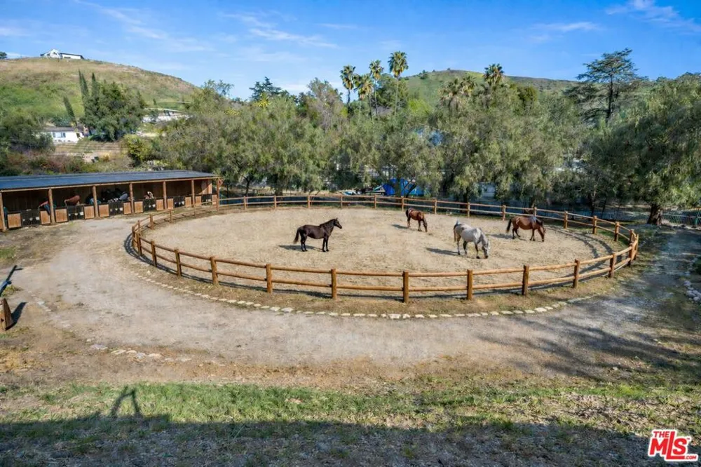 10311 Wheatland Avenue Sunland, CA 91040