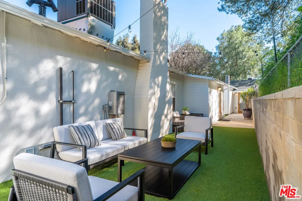 10311 Wheatland Avenue Sunland, CA 91040